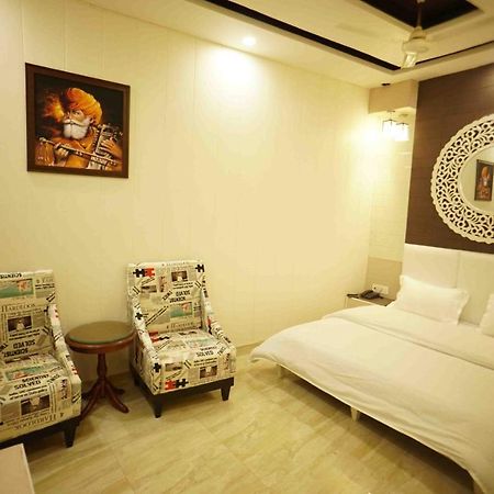 Hotel Soluxe Yamuna Nagar ภายนอก รูปภาพ