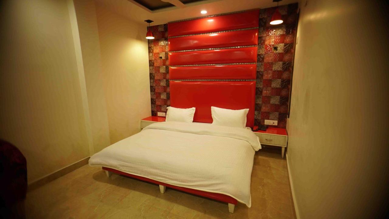 Hotel Soluxe Yamuna Nagar ภายนอก รูปภาพ