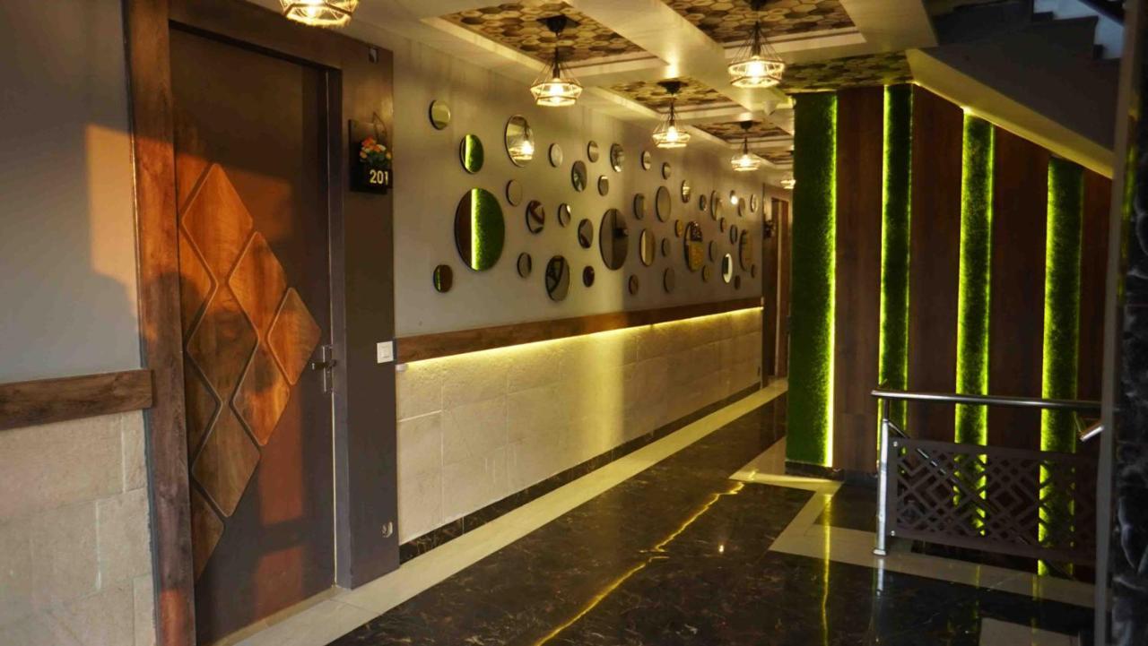 Hotel Soluxe Yamuna Nagar ภายนอก รูปภาพ