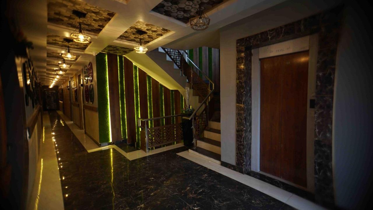 Hotel Soluxe Yamuna Nagar ภายนอก รูปภาพ