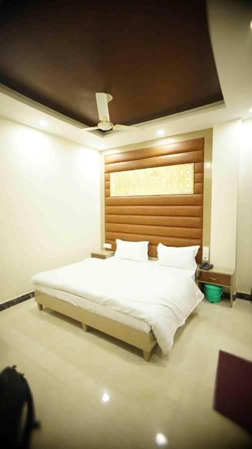 Hotel Soluxe Yamuna Nagar ภายนอก รูปภาพ