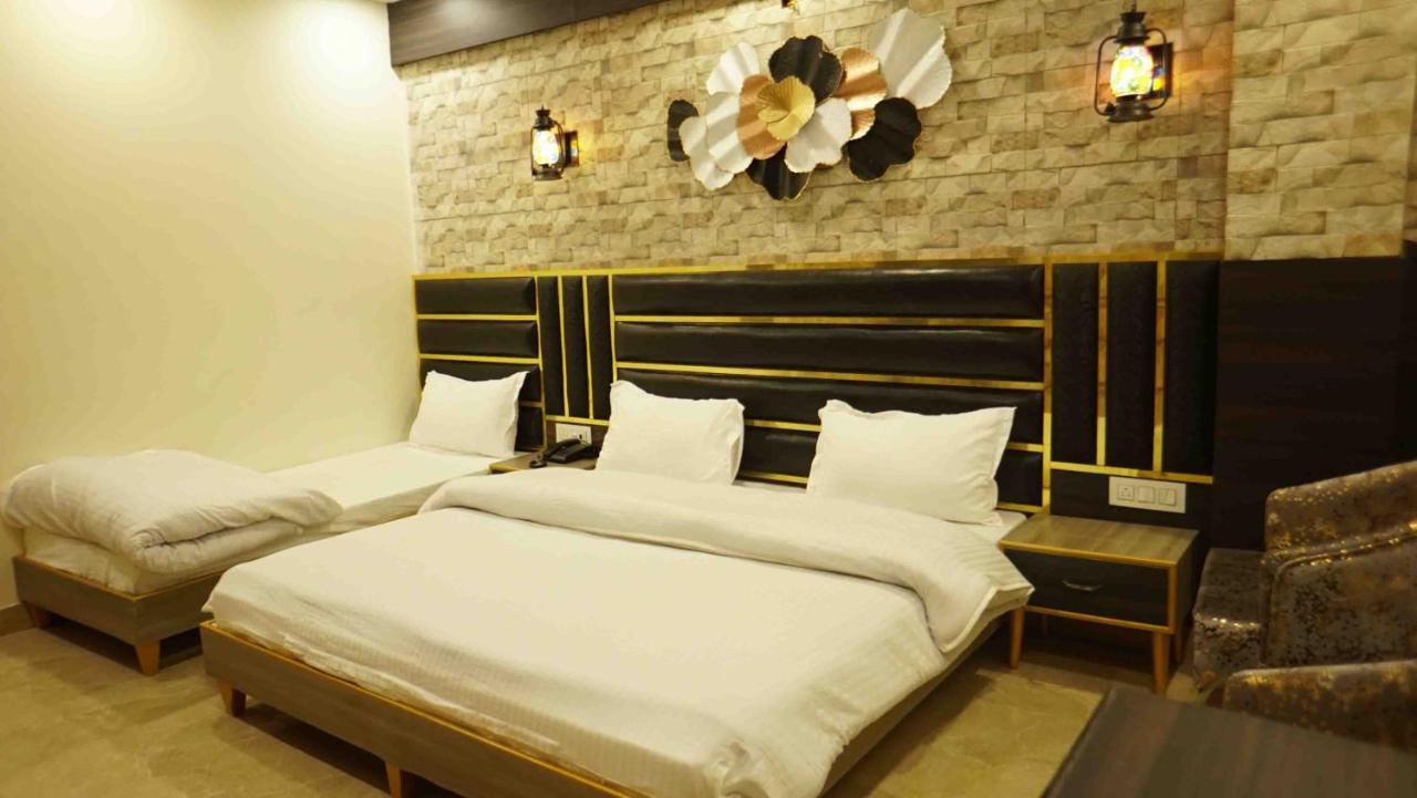 Hotel Soluxe Yamuna Nagar ภายนอก รูปภาพ